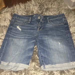 Light wash Bermuda jeans
